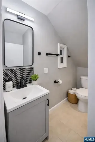 633 Thomas Boulevard East Orange NJ 07017