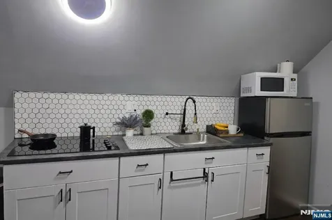 633 Thomas Boulevard East Orange NJ 07017