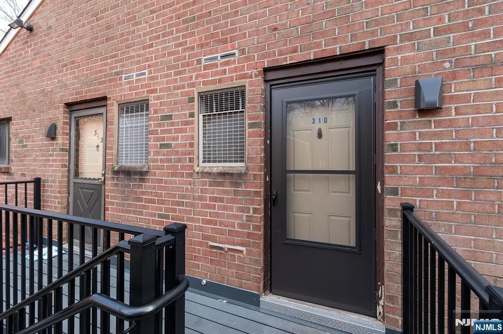 423 Meadow Woods Lane Lawrence NJ 08648
