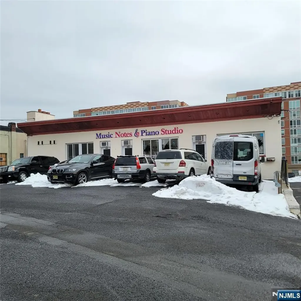 420-426 Bergen Palisades Park NJ 07650