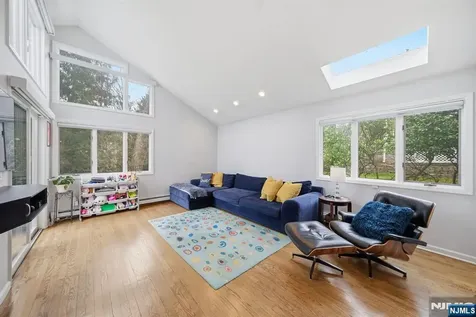 126 Sussex Road Tenafly NJ 07670
