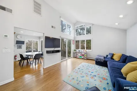126 Sussex Road Tenafly NJ 07670