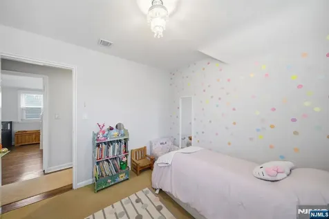 126 Sussex Road Tenafly NJ 07670