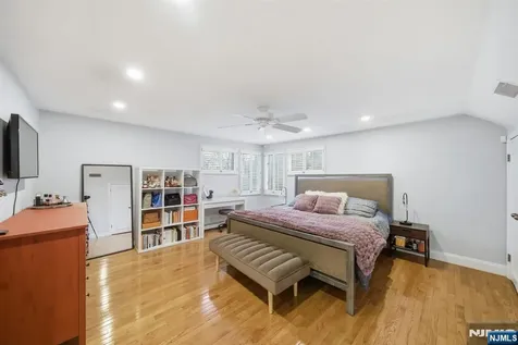 126 Sussex Road Tenafly NJ 07670