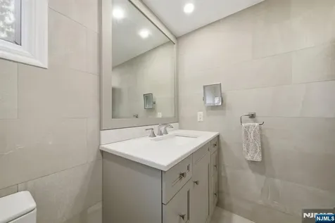 126 Sussex Road Tenafly NJ 07670