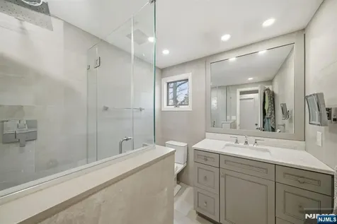126 Sussex Road Tenafly NJ 07670