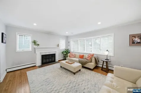 126 Sussex Road Tenafly NJ 07670