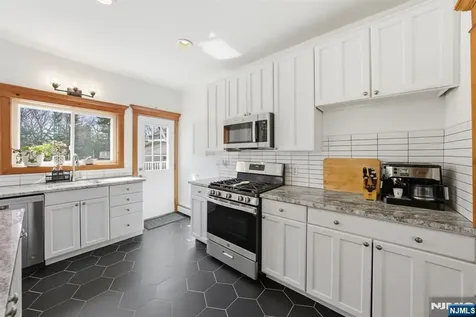 12 Chestnut Street Cresskill NJ 07626