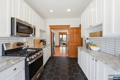 12 Chestnut Street Cresskill NJ 07626