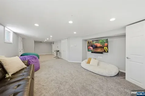 12 Chestnut Street Cresskill NJ 07626