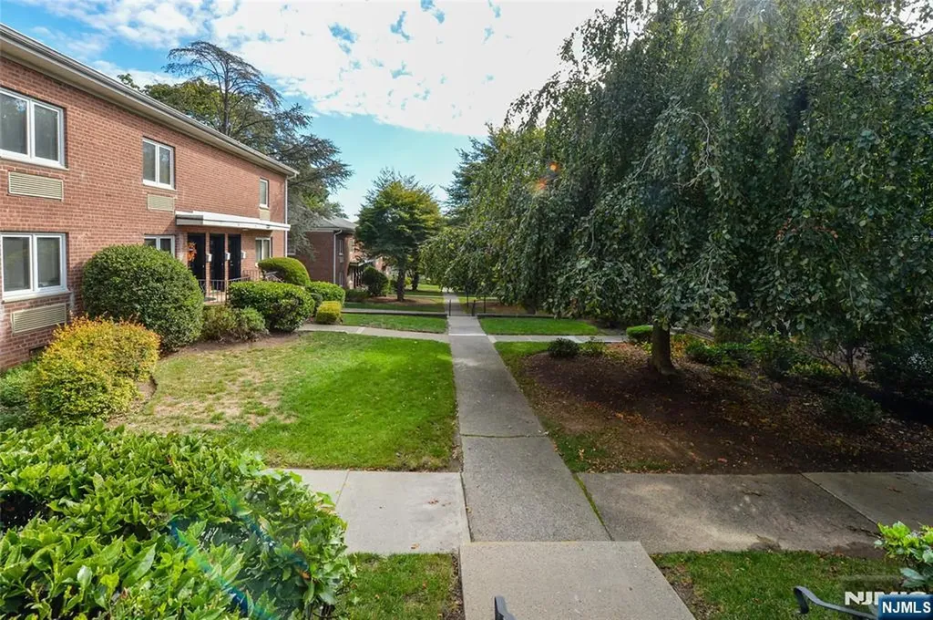 270 Oak Ridgewood NJ 07450