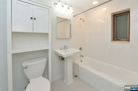250 Oak Ridgewood NJ 07450