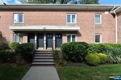 250 Oak Ridgewood NJ 07450