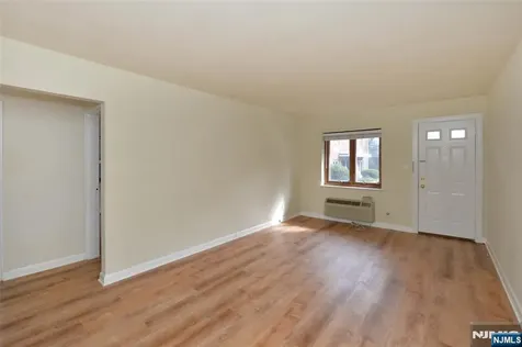 250 Oak Ridgewood NJ 07450