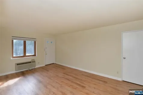 250 Oak Ridgewood NJ 07450
