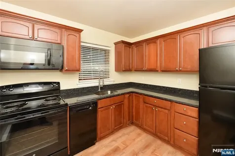 250 Oak Ridgewood NJ 07450