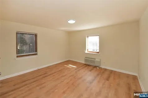 250 Oak Ridgewood NJ 07450