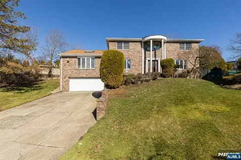 23 Carr Place Totowa NJ 07512