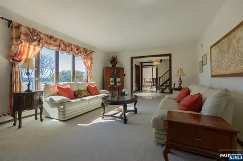 23 Carr Place Totowa NJ 07512