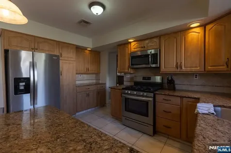 23 Carr Place Totowa NJ 07512