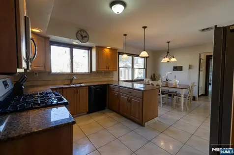 23 Carr Place Totowa NJ 07512