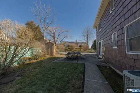 23 Carr Place Totowa NJ 07512