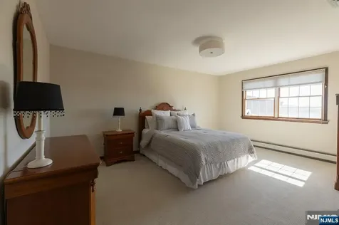 23 Carr Place Totowa NJ 07512