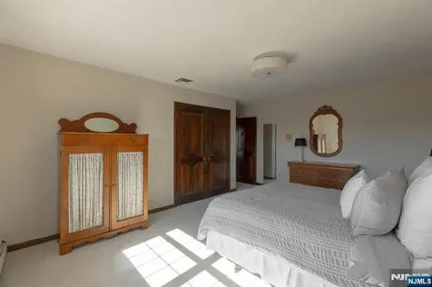 23 Carr Place Totowa NJ 07512