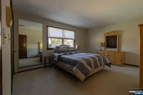23 Carr Place Totowa NJ 07512