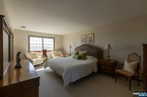 23 Carr Place Totowa NJ 07512