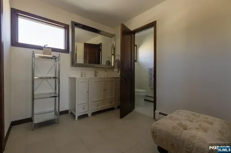 23 Carr Place Totowa NJ 07512