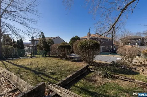 23 Carr Place Totowa NJ 07512