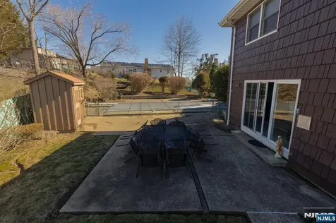 23 Carr Place Totowa NJ 07512