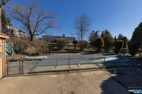23 Carr Place Totowa NJ 07512