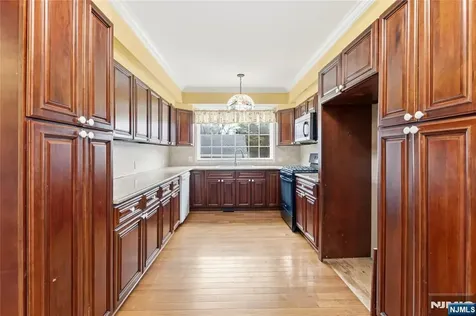 158 Madison Avenue Dumont NJ 07628