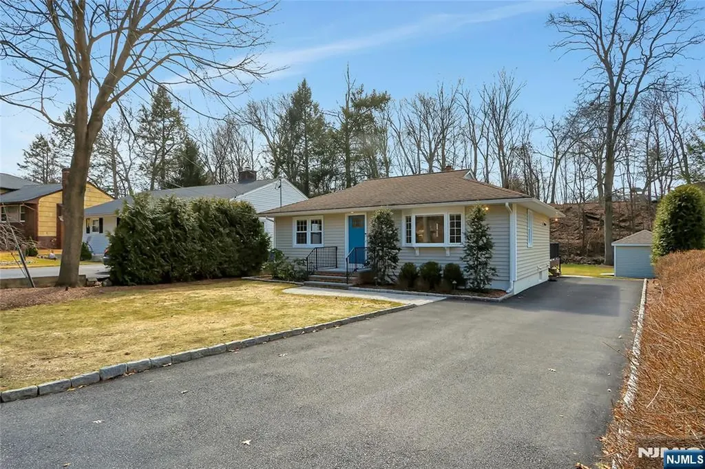 9 Sioux Avenue Oakland NJ 07436
