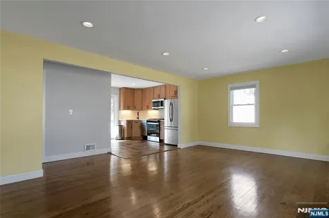 9 Sioux Avenue Oakland NJ 07436