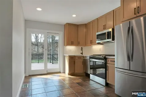 9 Sioux Avenue Oakland NJ 07436