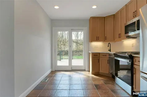9 Sioux Avenue Oakland NJ 07436