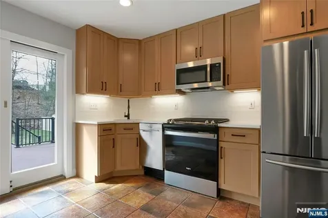 9 Sioux Avenue Oakland NJ 07436