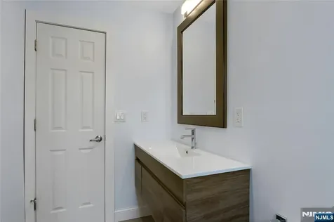 9 Sioux Avenue Oakland NJ 07436