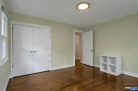 9 Sioux Avenue Oakland NJ 07436