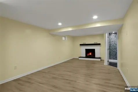 9 Sioux Avenue Oakland NJ 07436