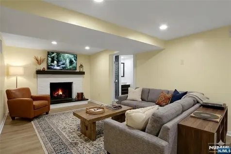 9 Sioux Avenue Oakland NJ 07436