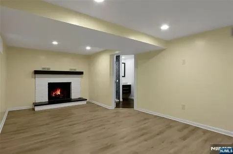 9 Sioux Avenue Oakland NJ 07436