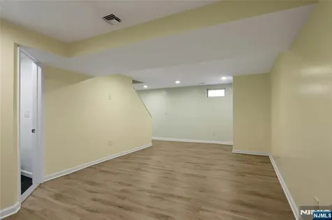 9 Sioux Avenue Oakland NJ 07436