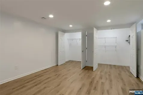 9 Sioux Avenue Oakland NJ 07436