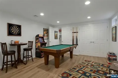 9 Sioux Avenue Oakland NJ 07436