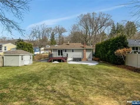 9 Sioux Avenue Oakland NJ 07436