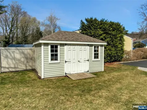 9 Sioux Avenue Oakland NJ 07436